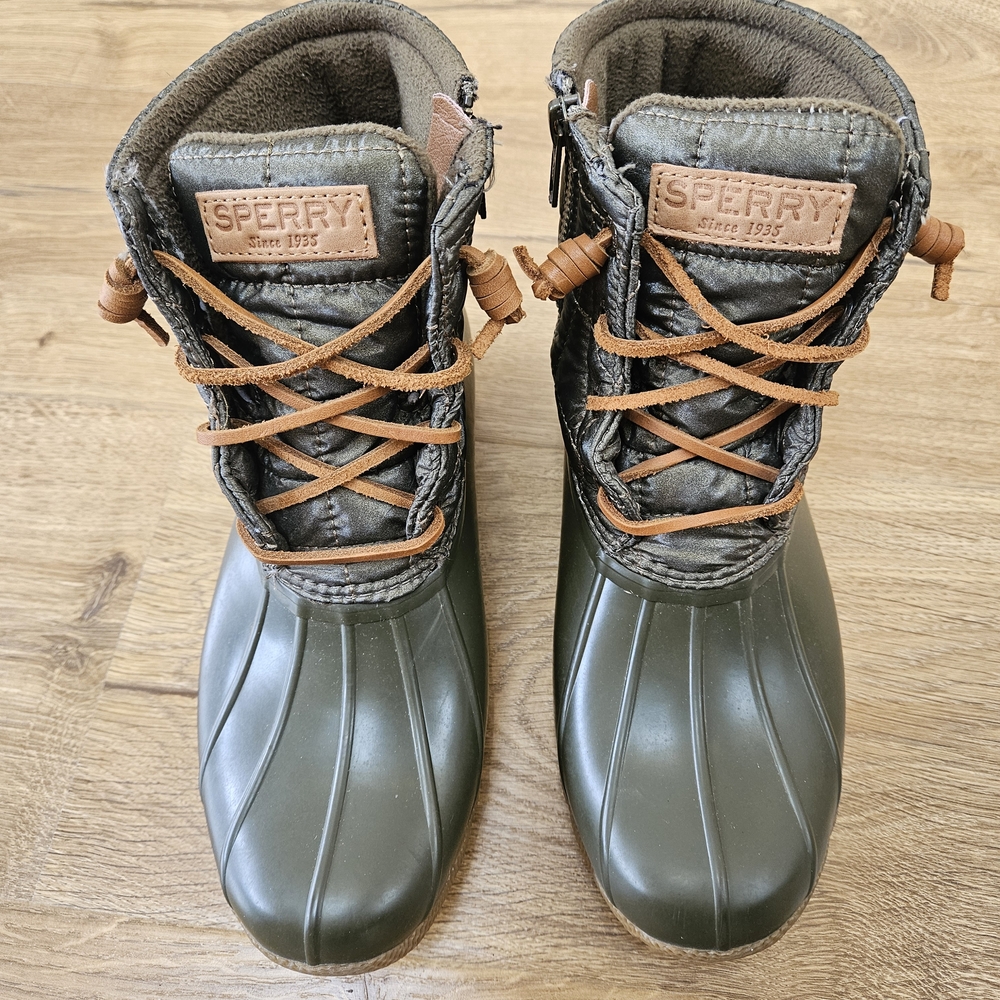 Sperry Saltwater Shiny Quilted Duck Boots Olive Green Size 6.5